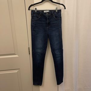 Abercrombie The Super Skinny High Rise, dark wash size 28